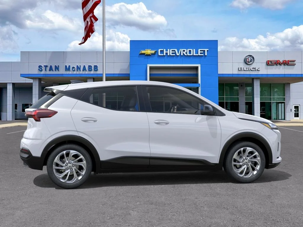 New 2027 Summit White Chevrolet LT image 5