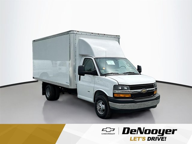2024 Chevrolet Express Cutaway 3500 1WT
