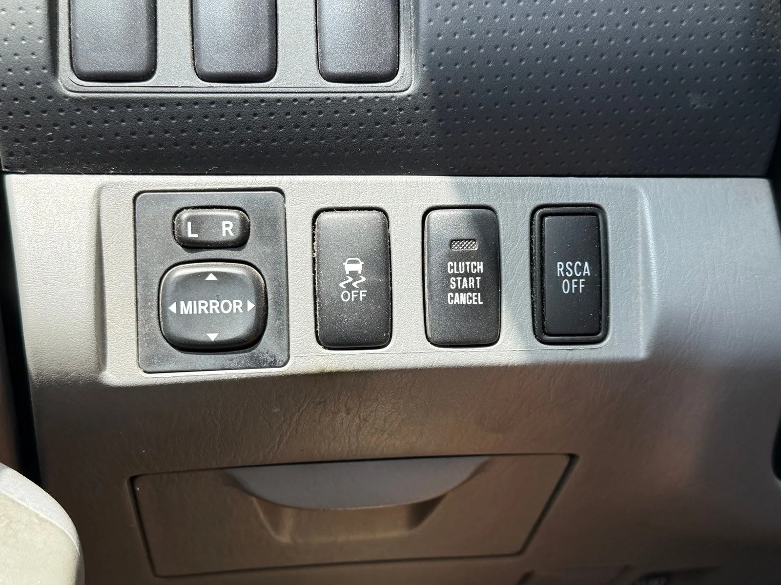 Used 2010  Toyota Base image 23