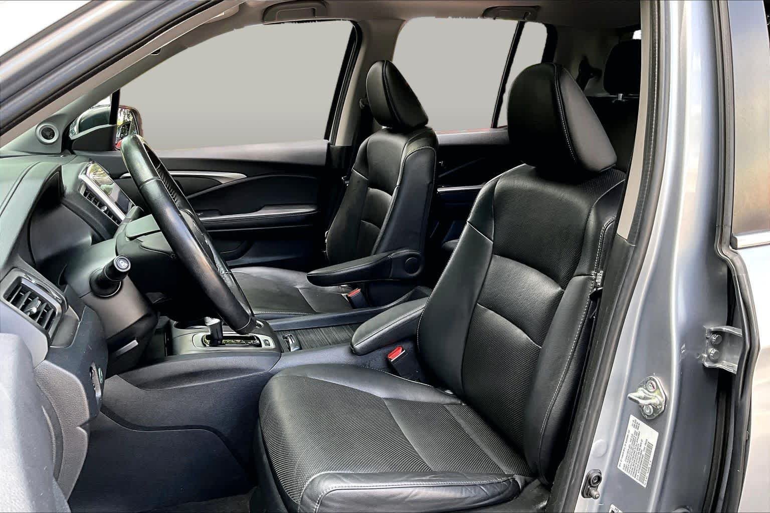 Used 2019 Lunar Silver Metallic Honda RTL-T image 8