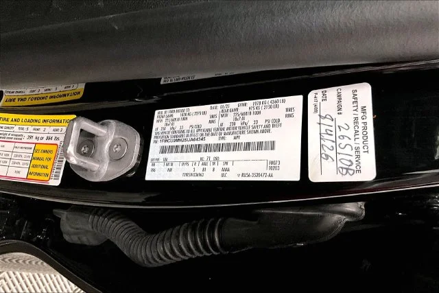 Used 2025 Agate Black Metallic Ford ST-Line image 39