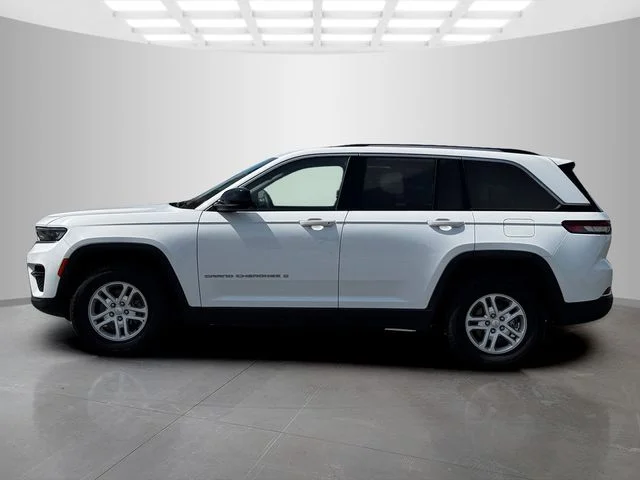 Certified Used 2024 White/off-white Jeep Laredo image 4