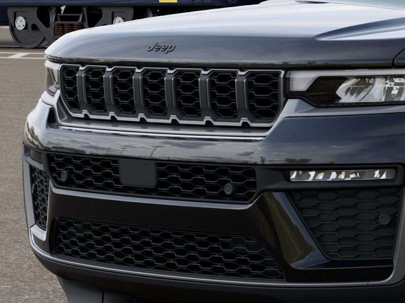 New 2026 Diamond Black Crystal Pearlcoat Jeep Limited image 11