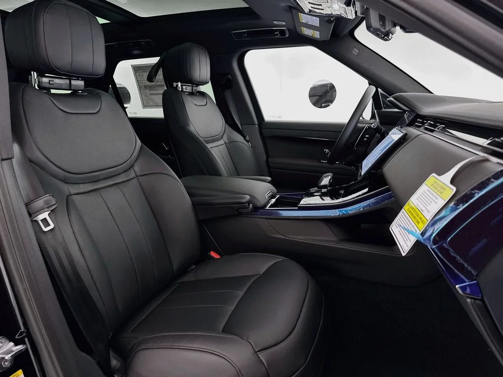 New 2027 Santorini Black Land Rover Dynamic SE image 30