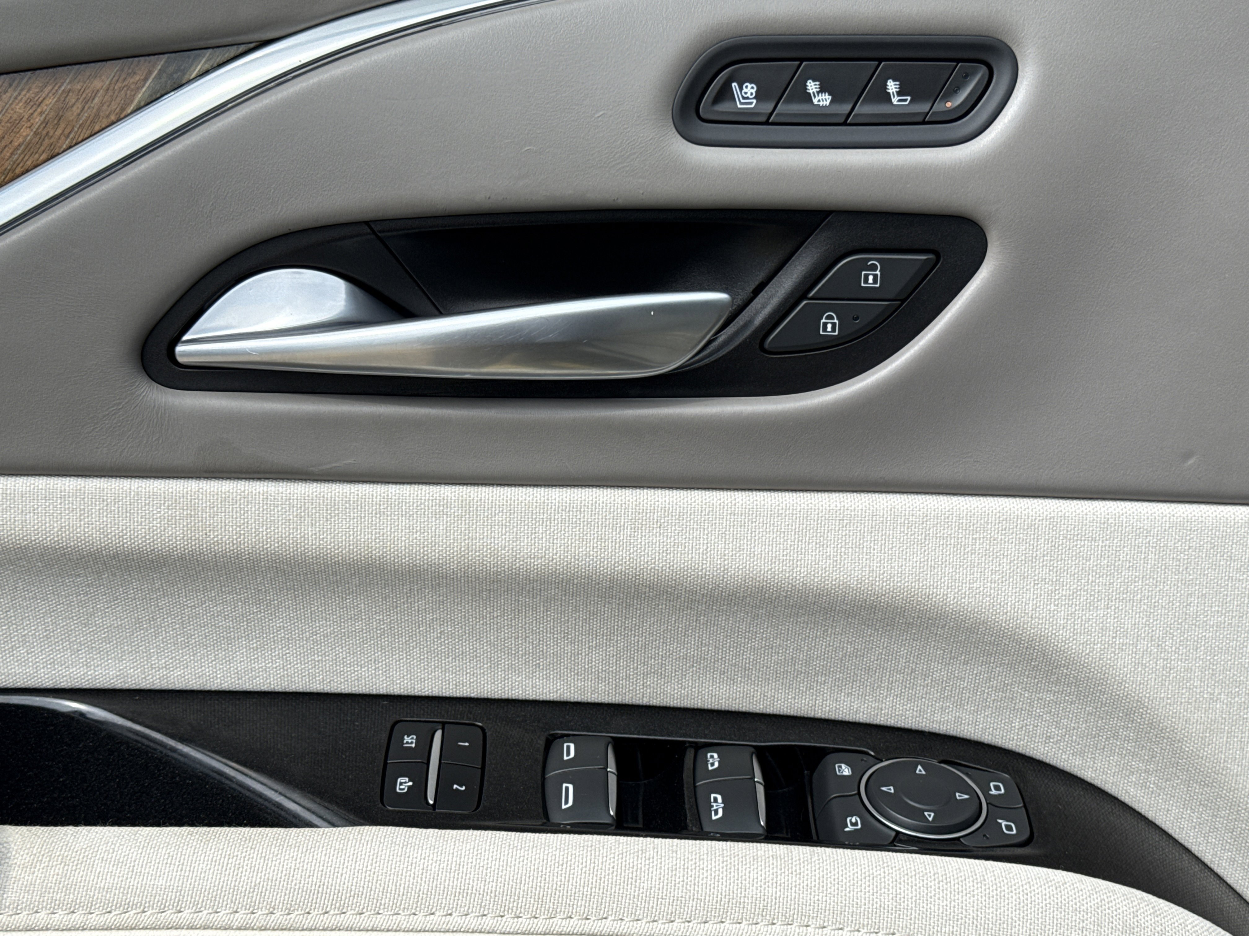 Used 2023 Sandstone Metallic Cadillac Sport Platinum image 21