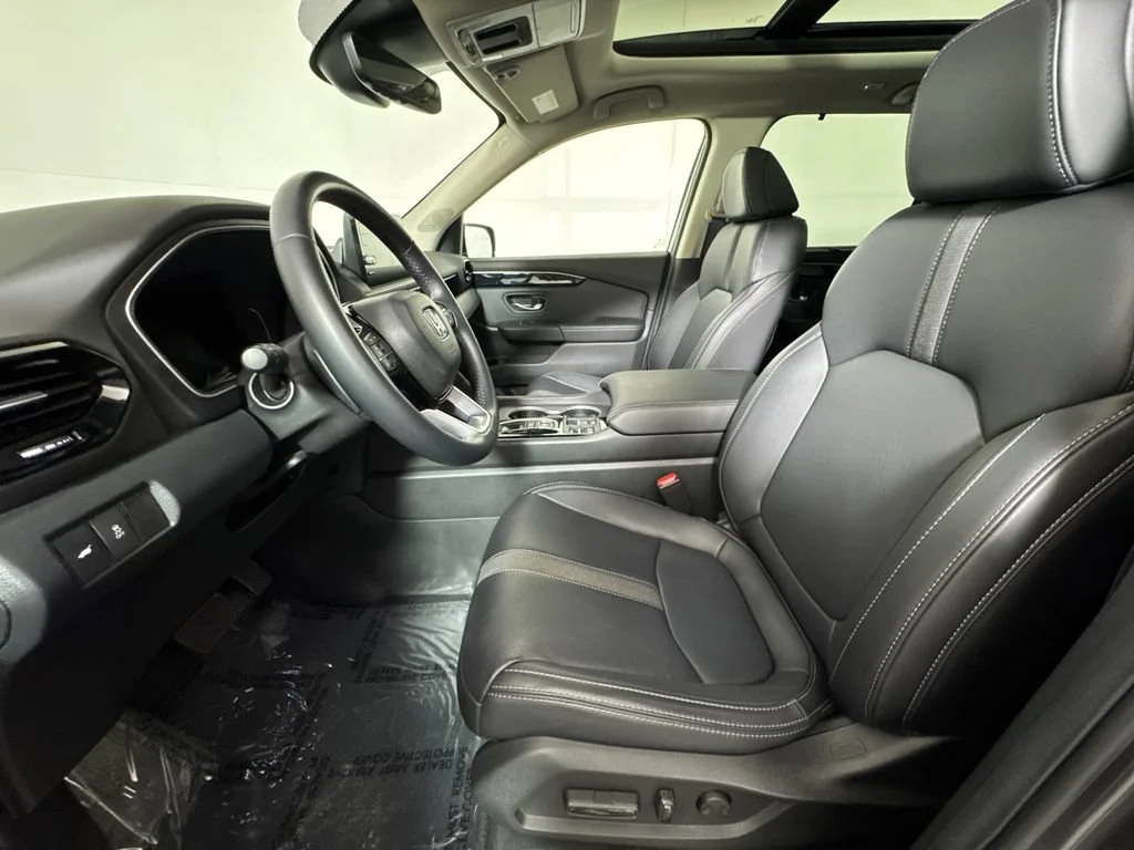Used 2025 Gray Honda Touring image 5