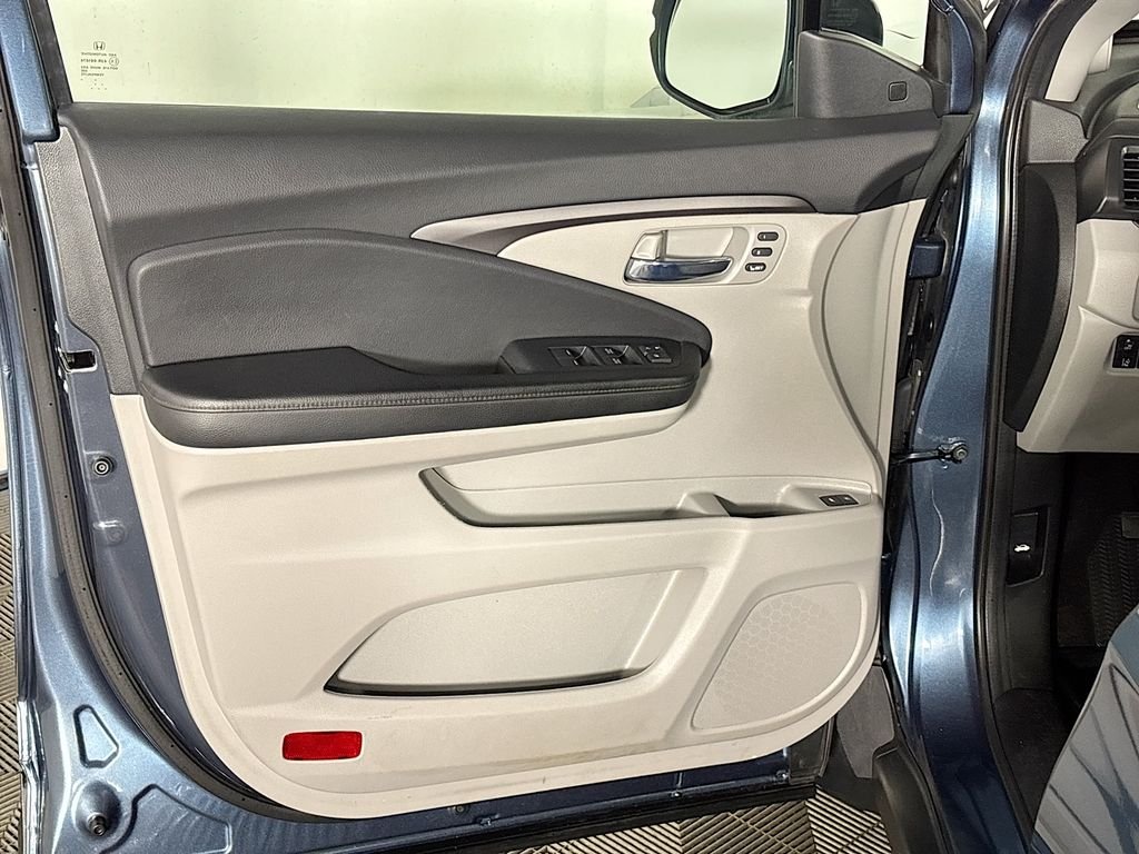 Used 2020  Honda EX-L image 10