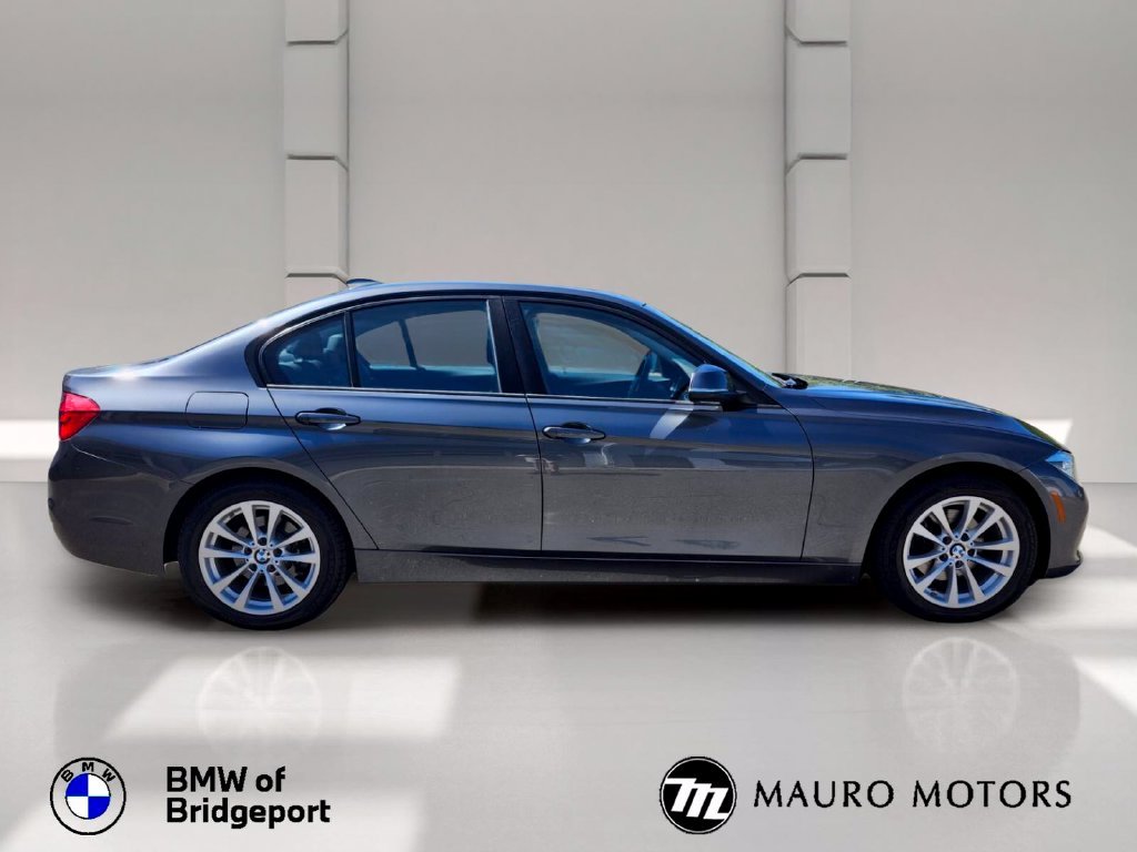 Used 2018 Gray BMW 320i xDrive image 7