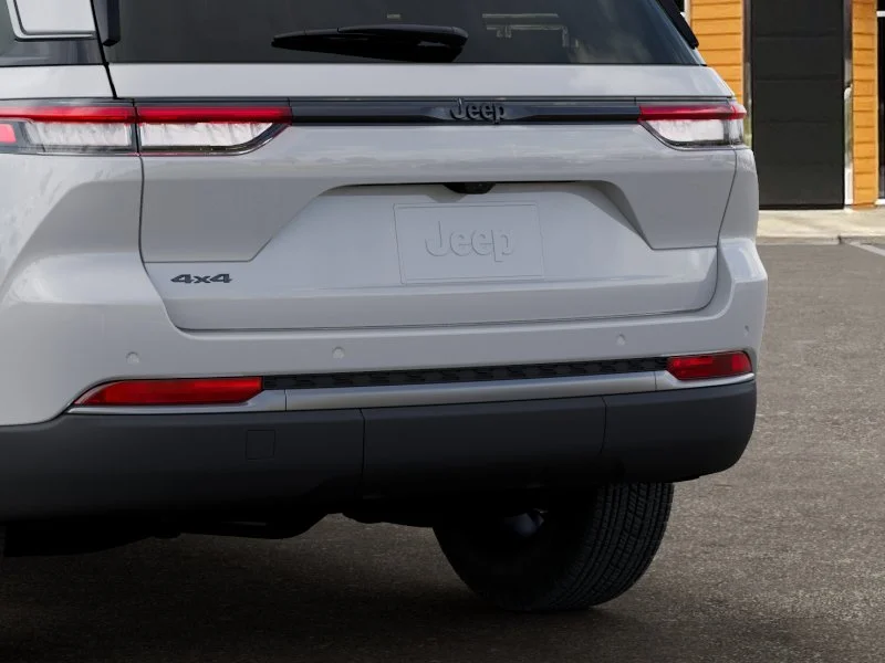 New 2026 Bright White Clear-Coat Exterior Paint Jeep Altitude image 28