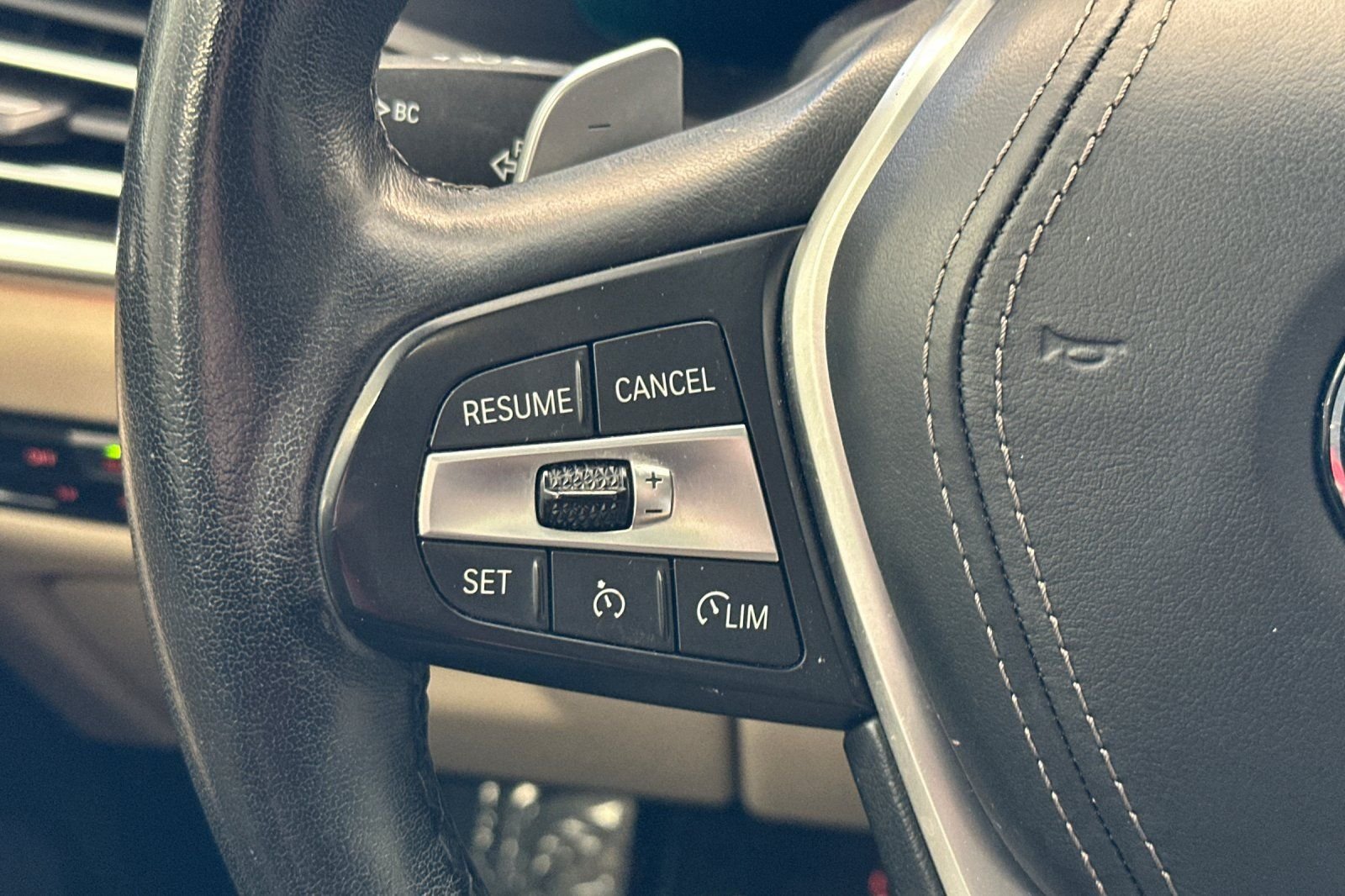 Used 2022 Gray BMW xDrive40i image 28