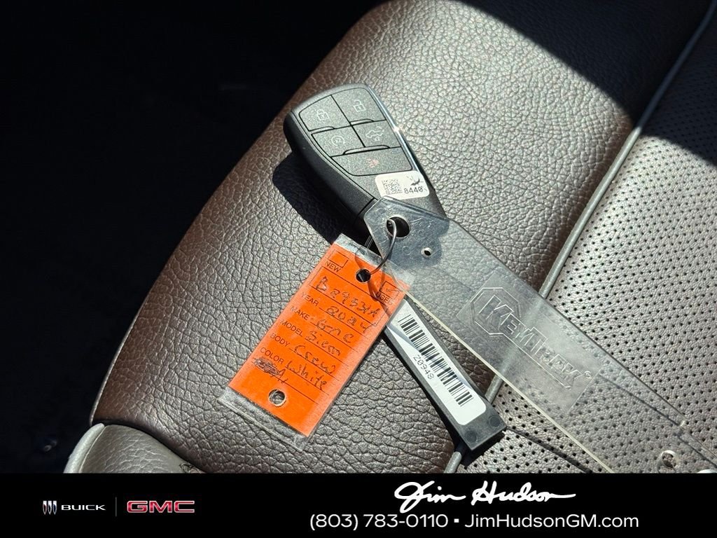 Used 2024 White GMC Denali image 39