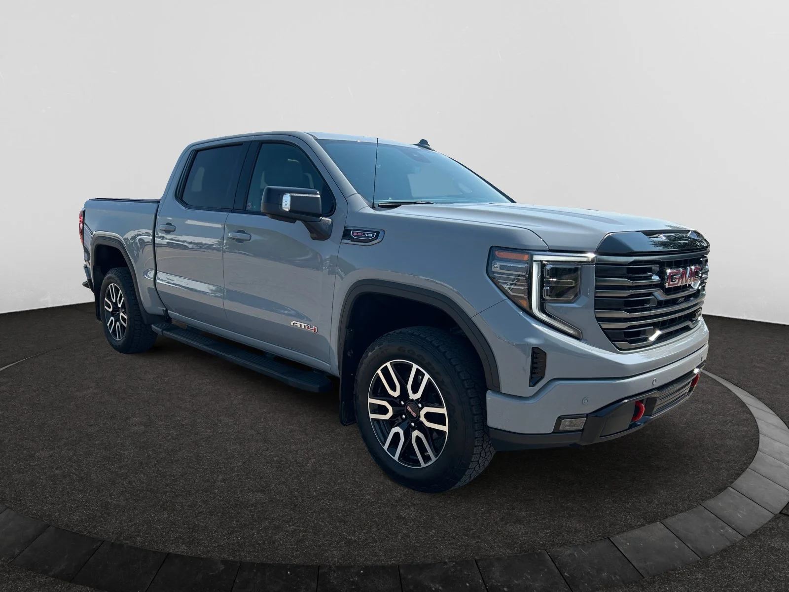 Used 2025 Gray GMC AT4 Crew Cab 6.2L Leather Sunroof Navigation 4x4 image 7