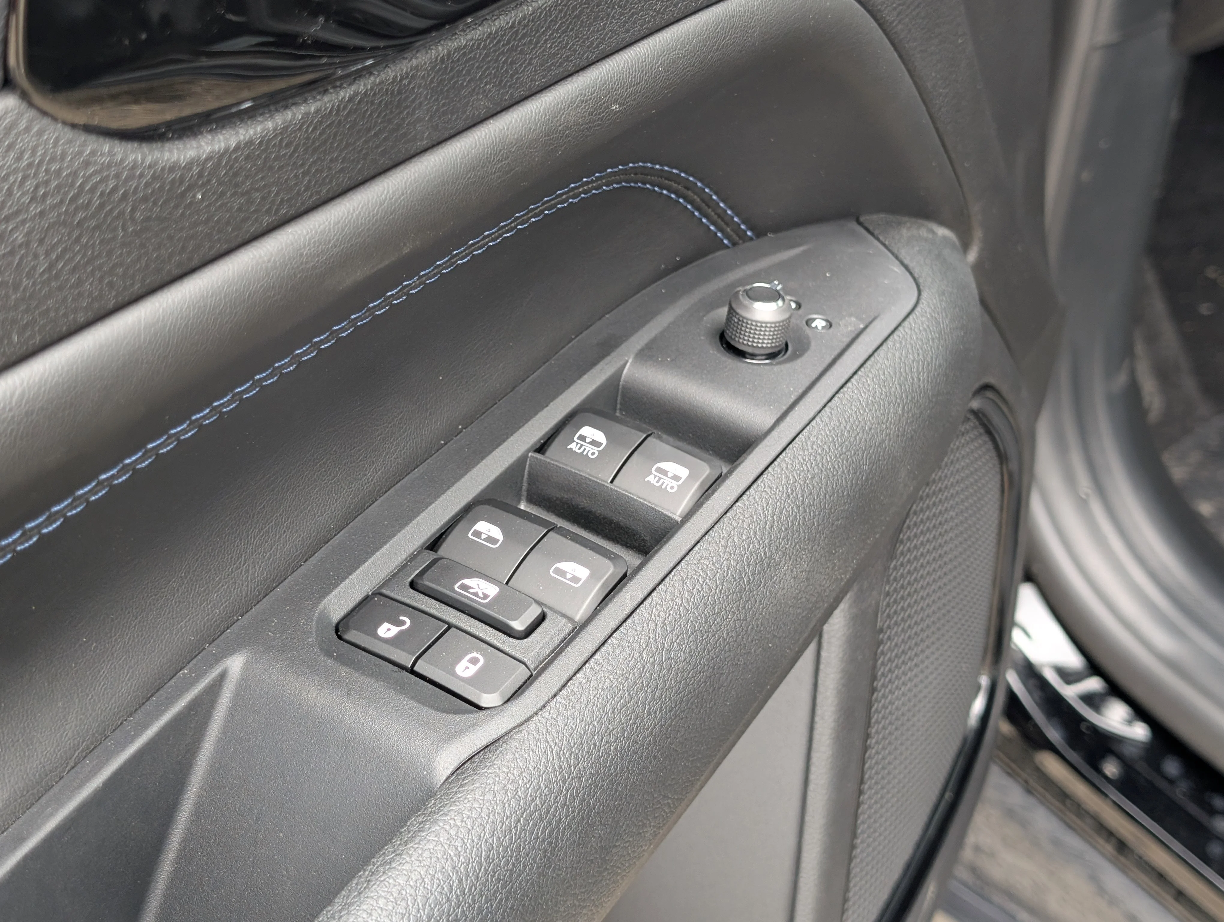 New 2026 Diamond Black Crystal Pearl Jeep North image 18