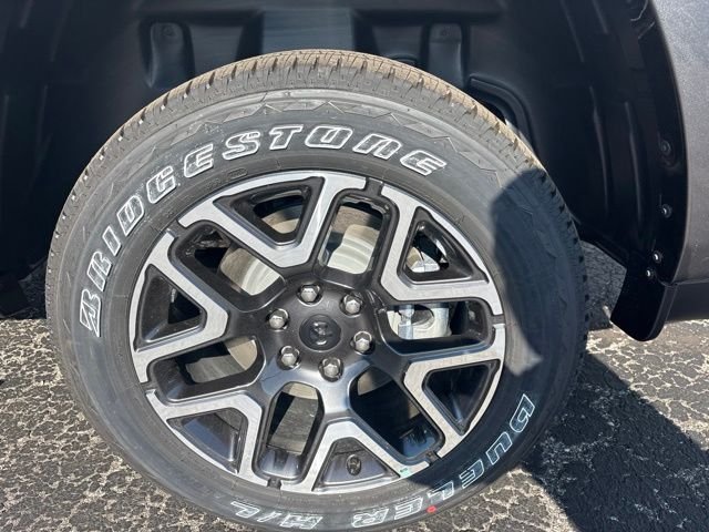 New 2026 Granite Crystal Metallic Clear-Coat Exterior Paint RAM Laramie image 27