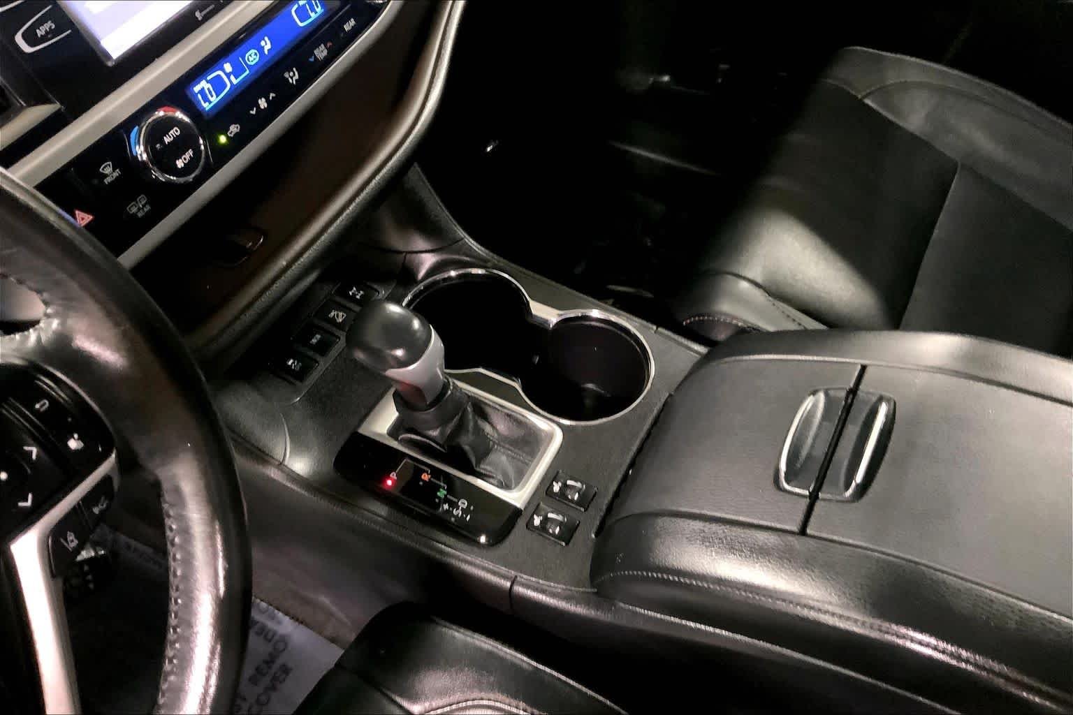 Used 2018 Predawn Gray Mica Toyota XLE image 17