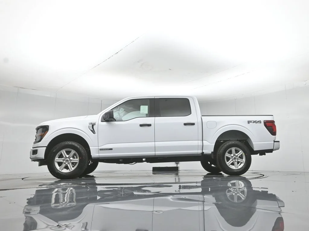New 2026 Oxford White Ford XLT image 7