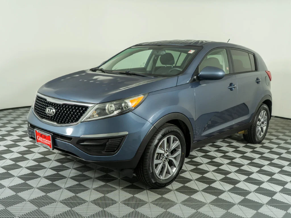 Used 2015 Blue Kia LX image 3
