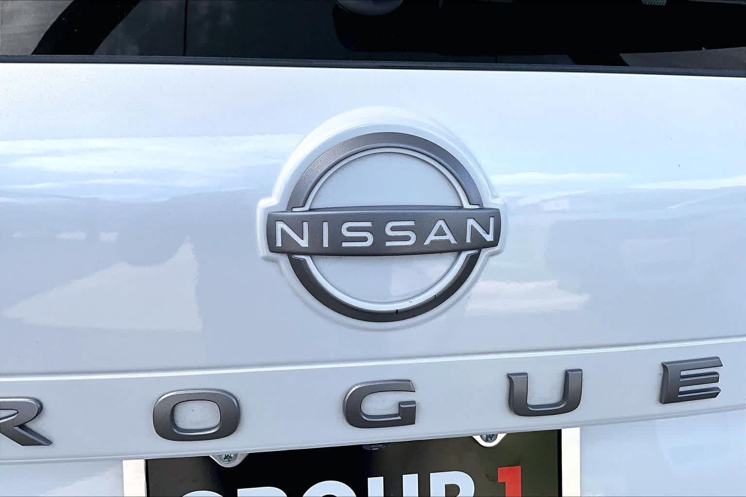 Certified Used 2025 Everest White Pearl Nissan SV image 30