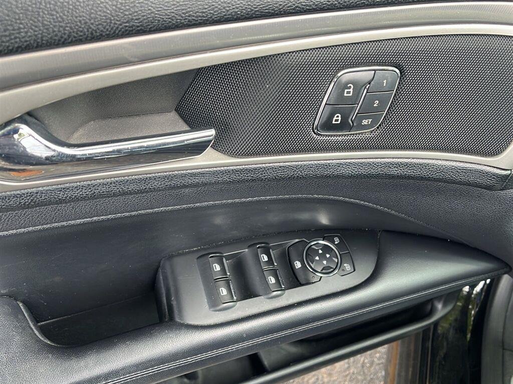 Used 2018 Black Velvet Lincoln Premiere image 13