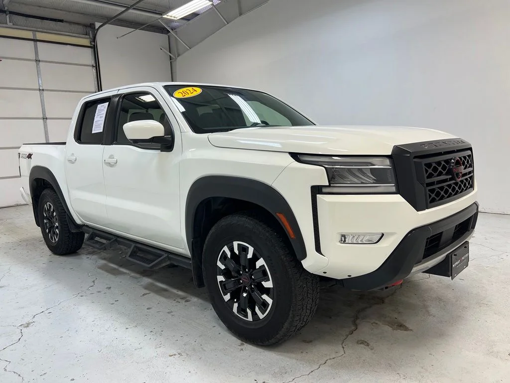 Used 2024 White Nissan PRO-4X image 8