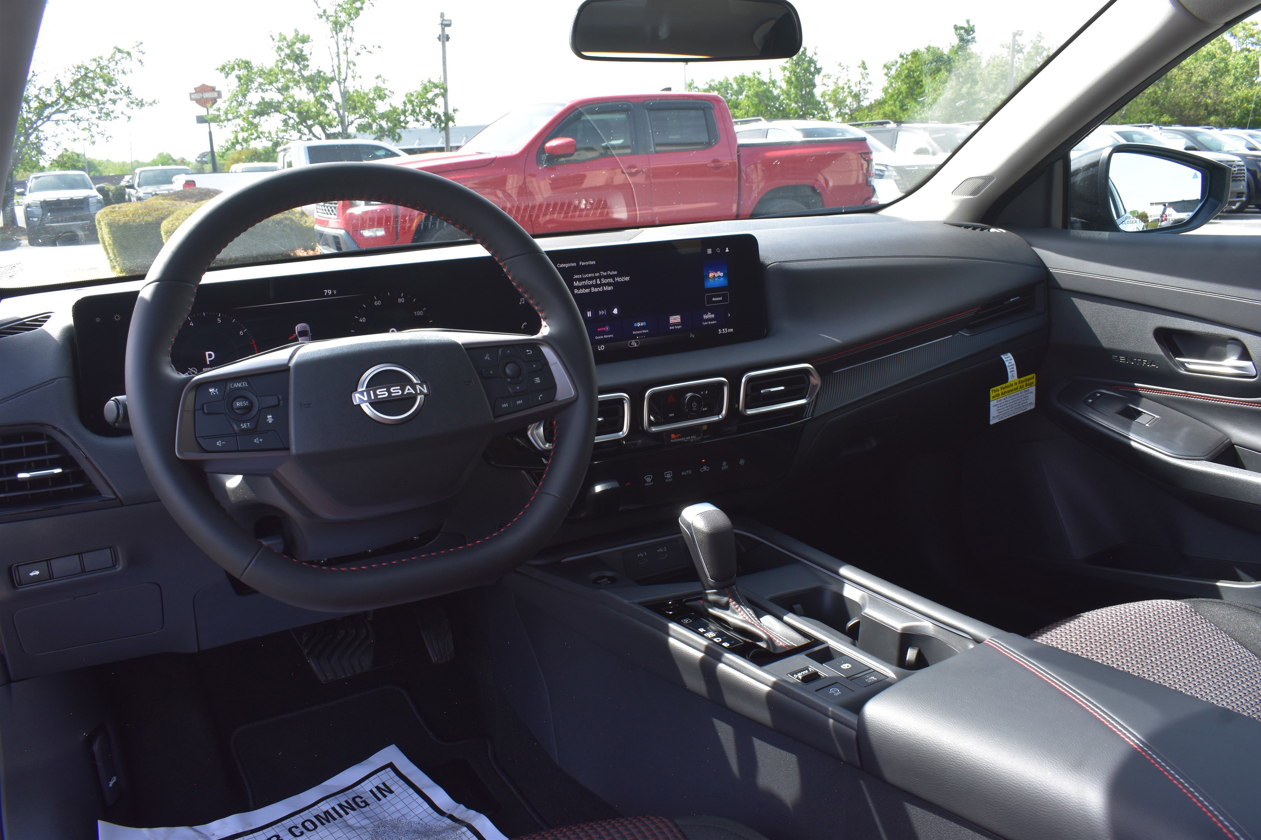 New 2026 Atlantic Gray Metallic / Super Black Two-tone Nissan SR image 17