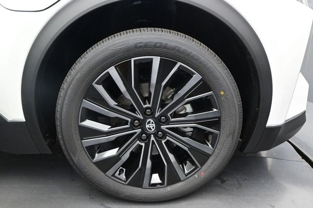 New 2026 Wind Chill Pearl/Black Toyota XSE image 17
