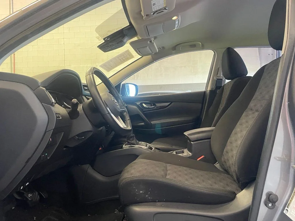 Used 2022 Gray Nissan SV image 10