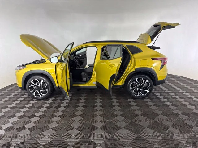 Used 2025 Yellow Chevrolet 2RS image 16