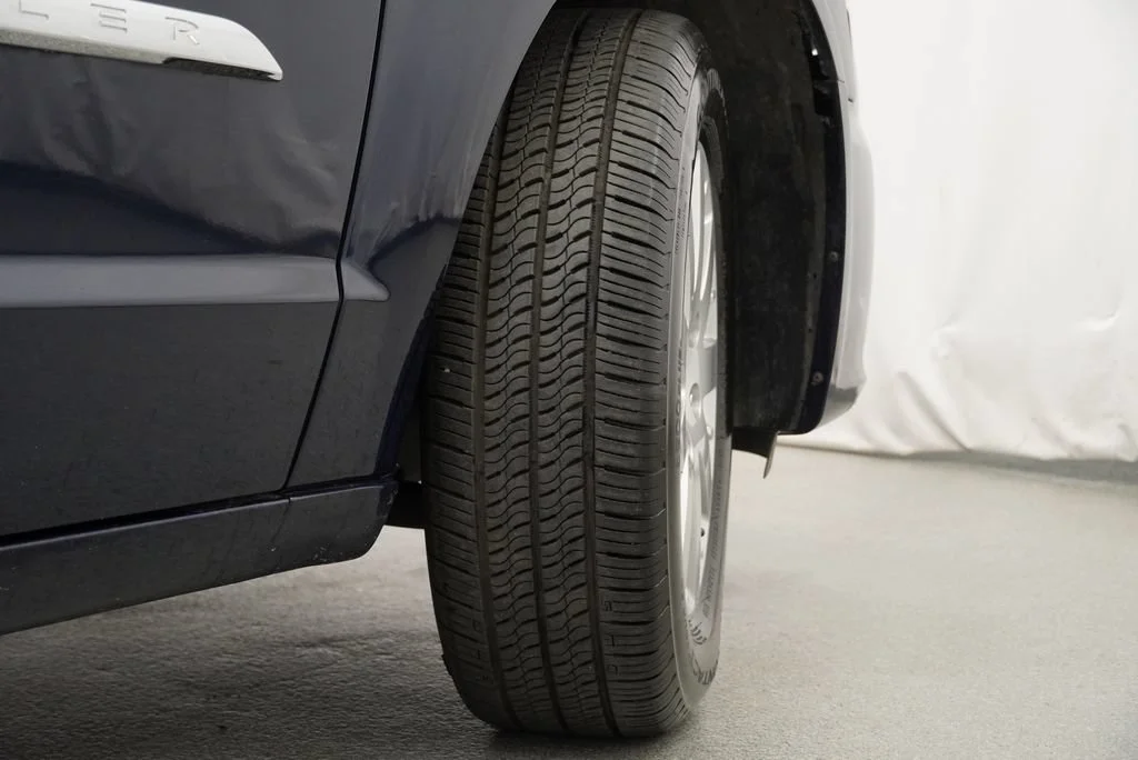 Used 2016 Blue Chrysler Touring image 19