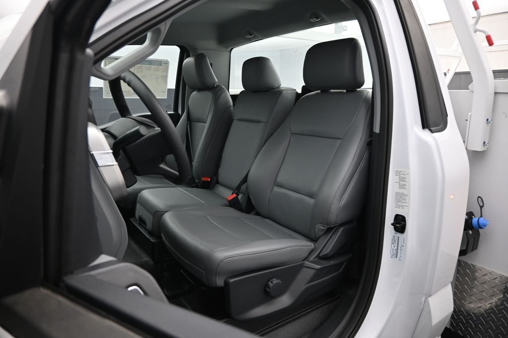 New 2025 Oxford White Ford XL image 8