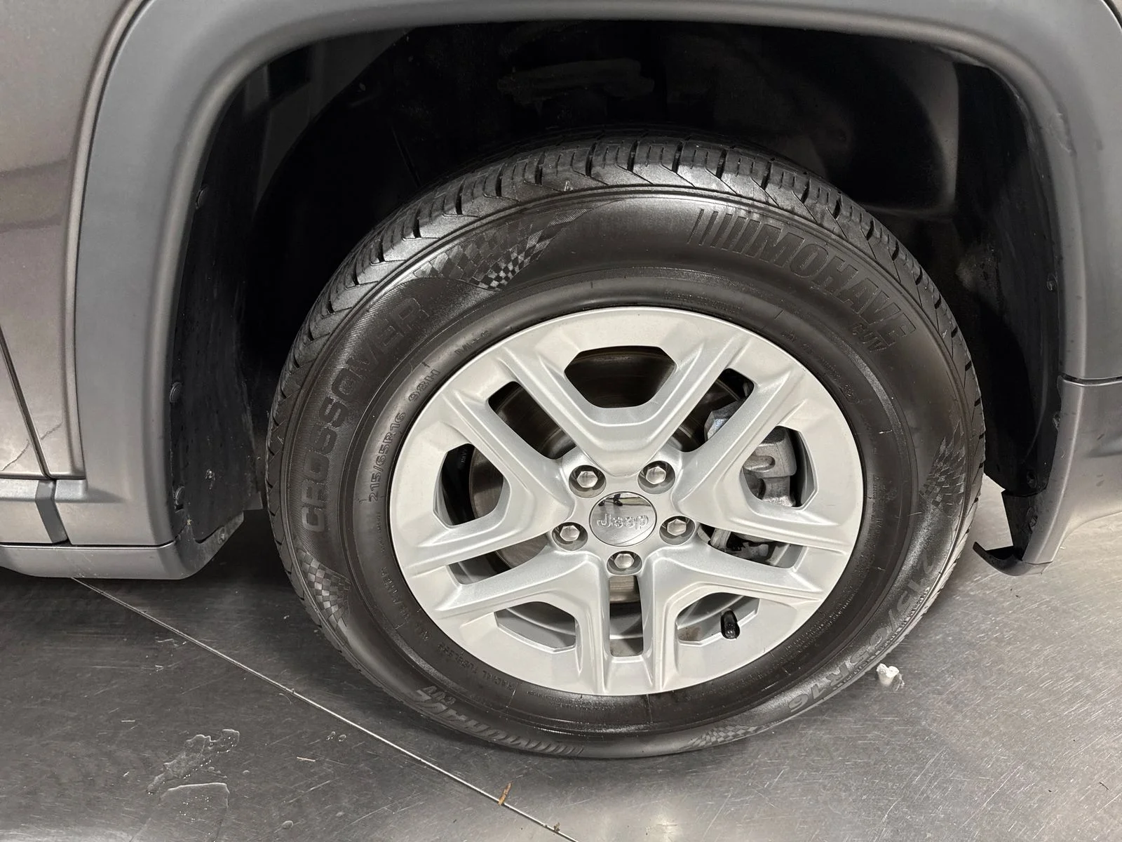 Used 2018 Granite Crystal Metallic Clearcoat Jeep Sport image 13
