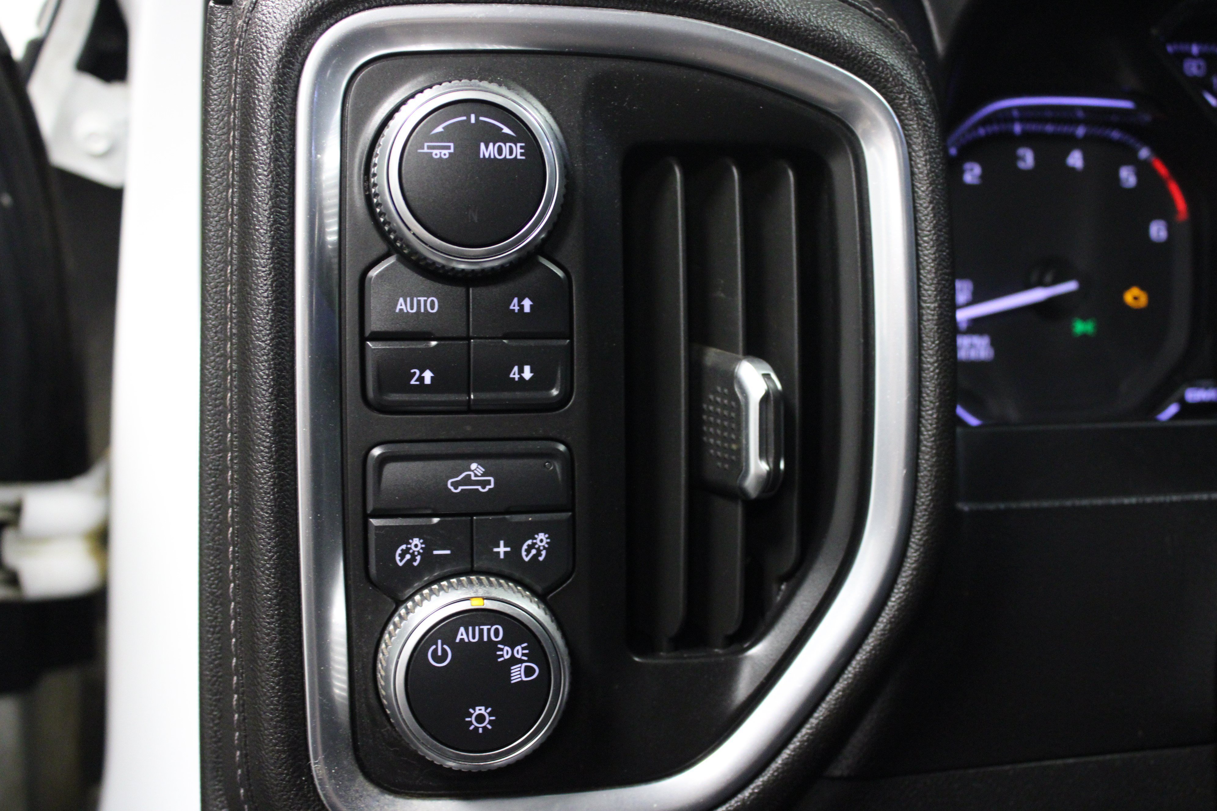 Used 2021 Summit White GMC SLE image 17