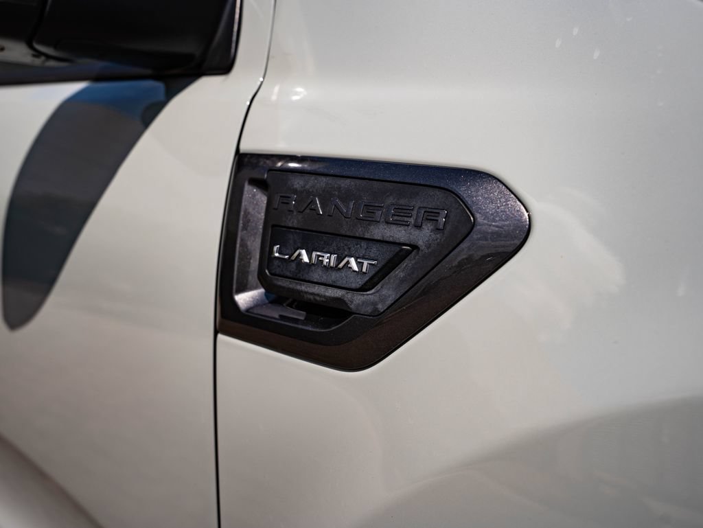 Used 2021 Cactus Gray Ford Lariat image 15