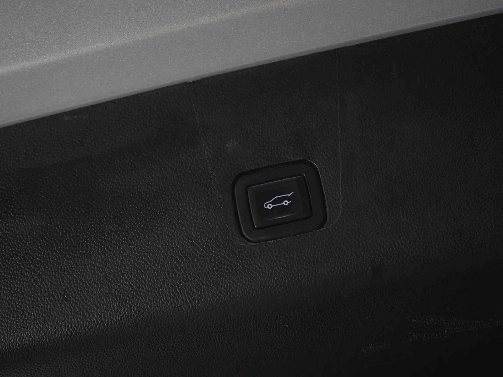 Used 2020 Silver Ice Metallic Chevrolet High Country image 21