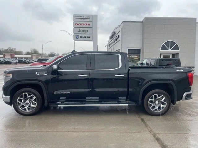 2024 GMC Sierra 4WD Crew Cab Short Box SLT's photo