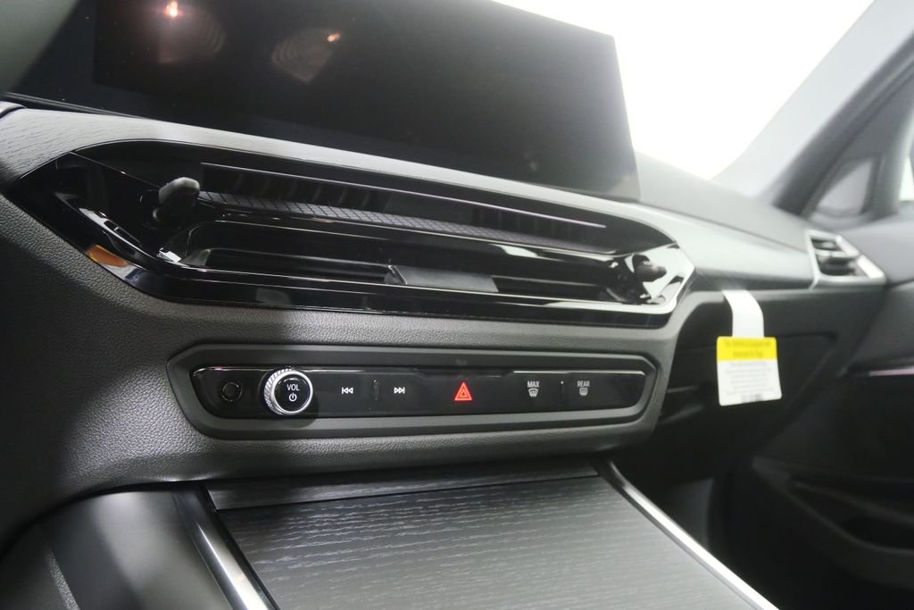 New 2026 Mineral White Metallic BMW 330i xDrive image 20