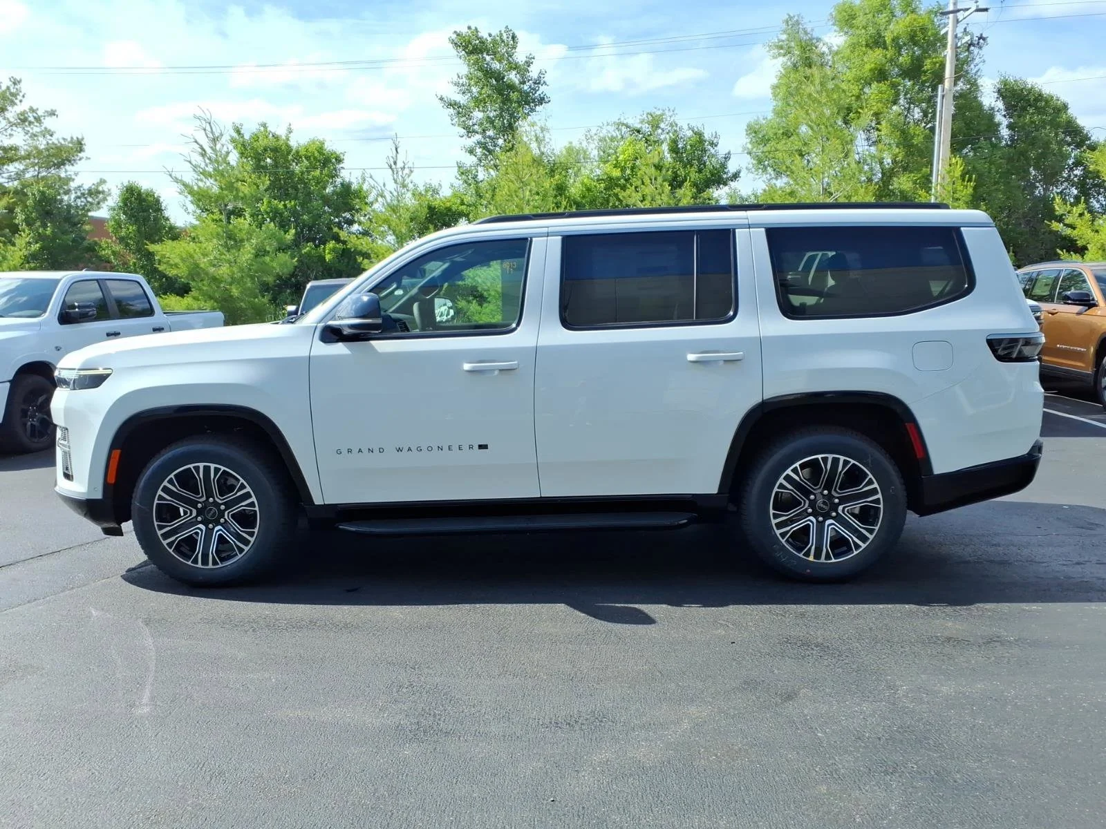 New 2026 Bright White Clear-Coat Exterior Paint Jeep  image 3