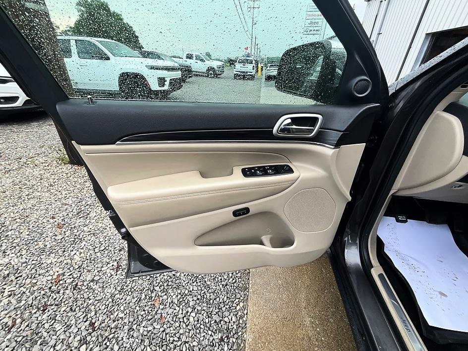 Used 2019 Gray Jeep Limited image 11
