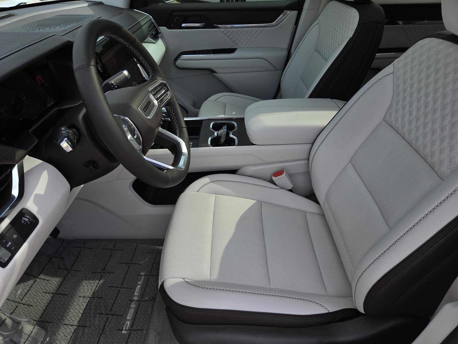Used 2024 WHITE FROST TRICOAT GMC DNLI image 33