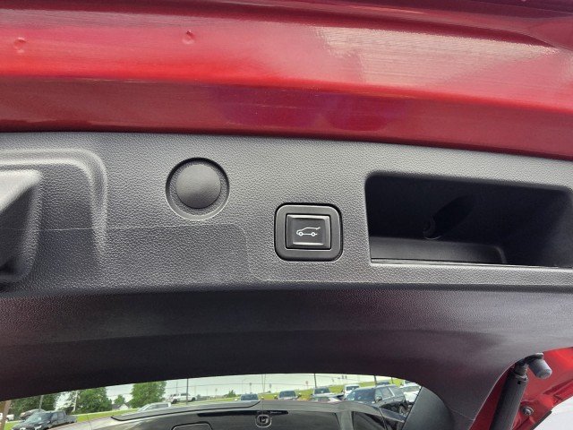 Used 2025 Volcanic Red Tintcoat GMC Elevation image 19