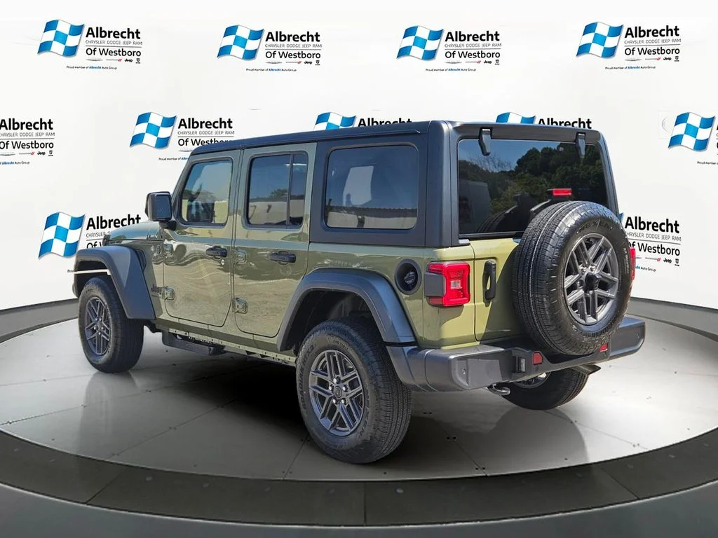 Used 2026 Green Jeep Sport S image 3