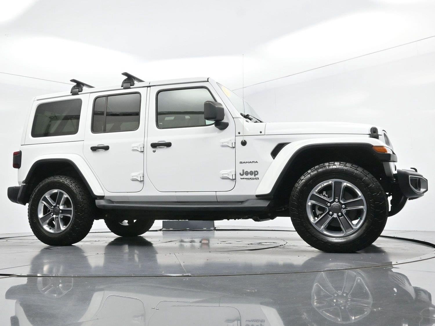 Used 2019 Bright White Clearcoat Jeep Sahara image 39