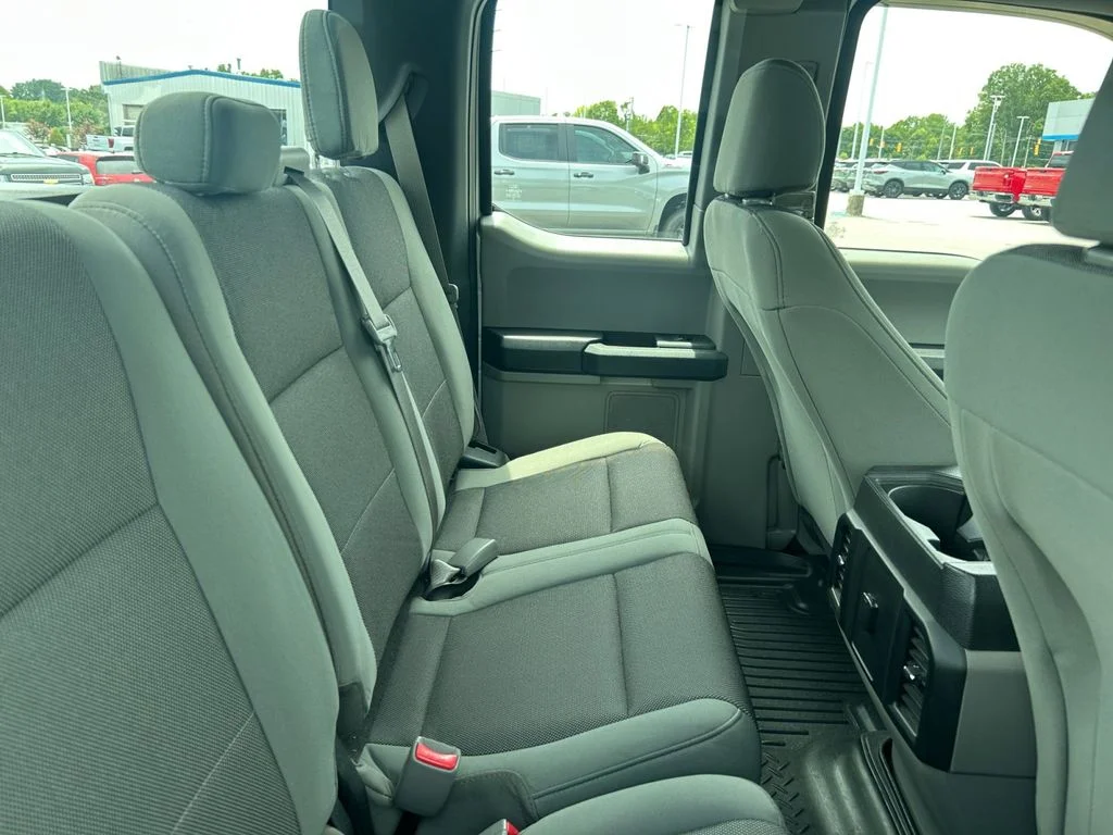 Used 2016 Silver Ford XL image 11