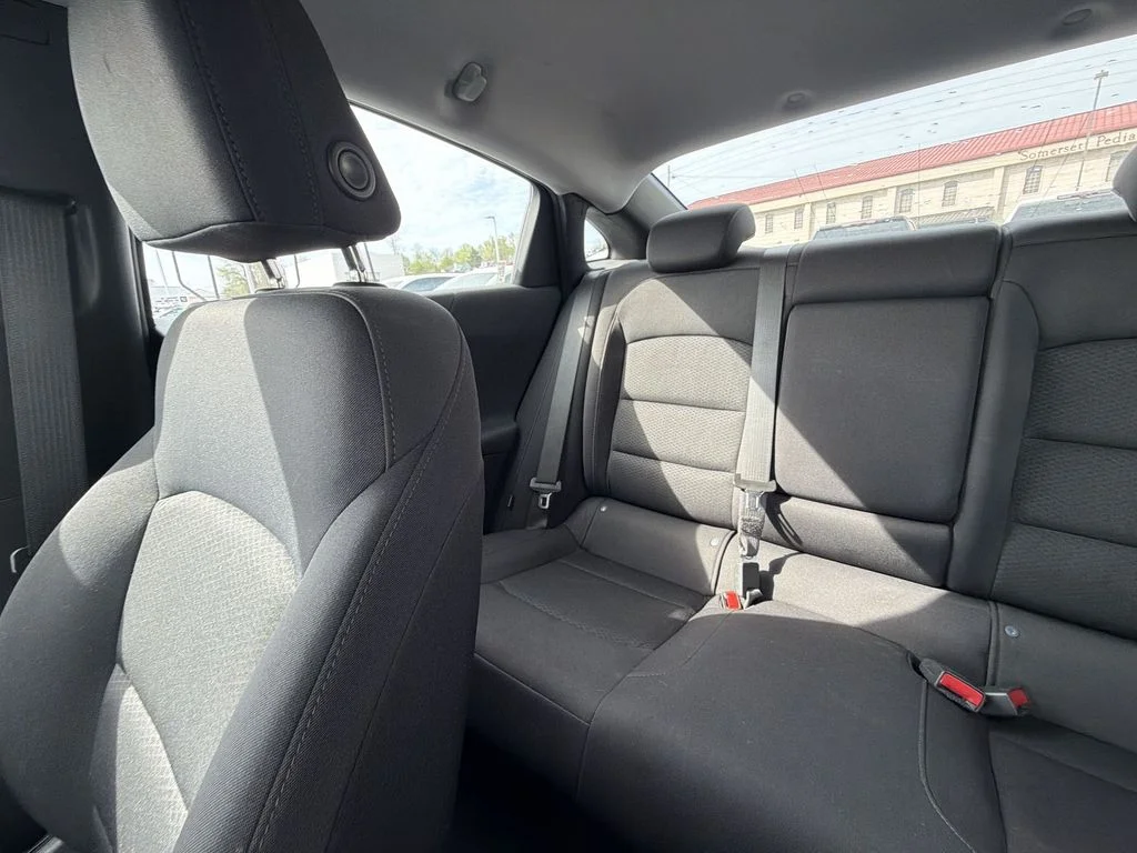 Used 2021 White Chevrolet LT image 12