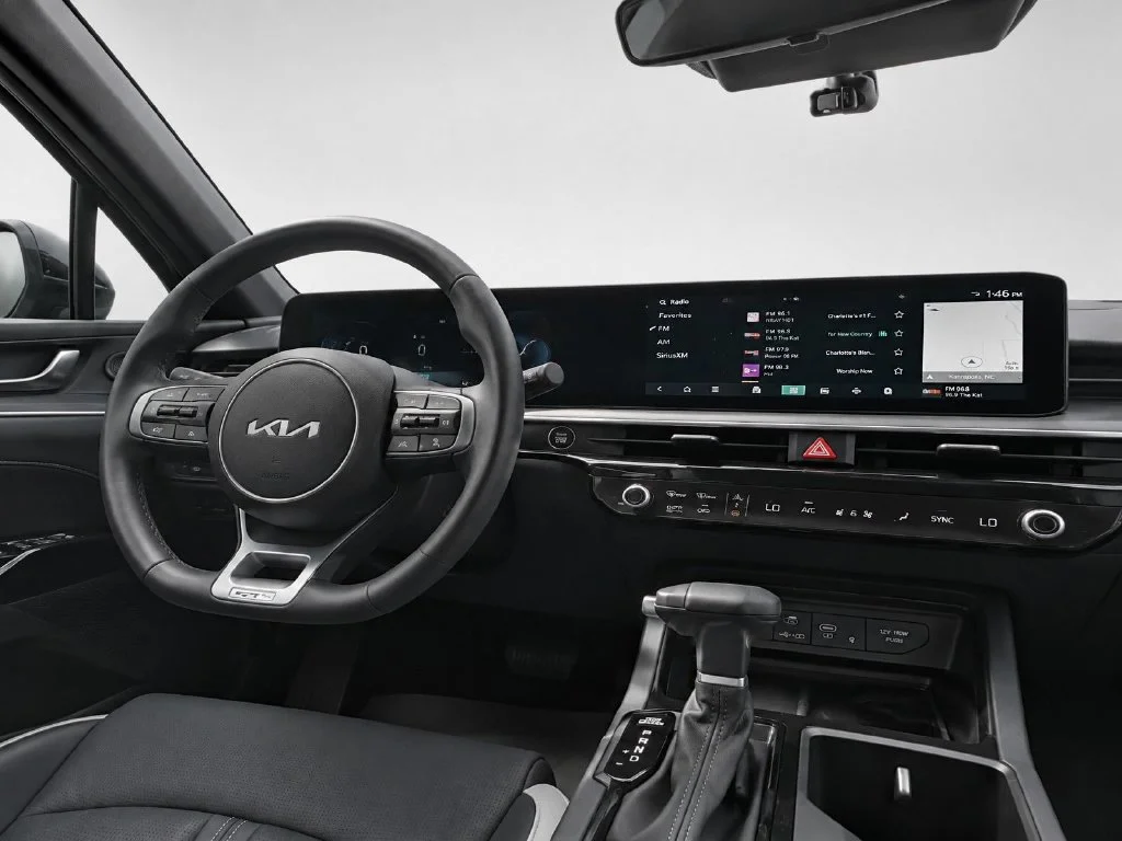 Used 2025 White Kia GT-Line image 22