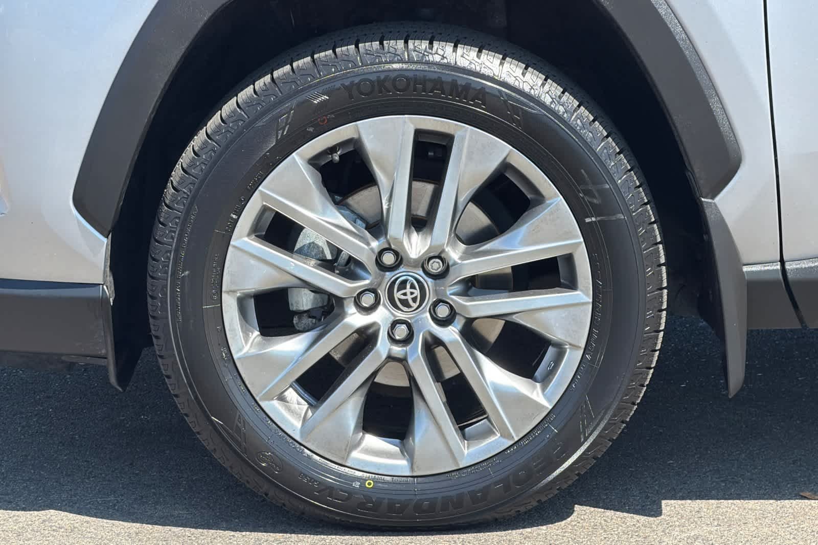 Used 2023 Silver Sky Metallic Toyota XLE Premium image 31