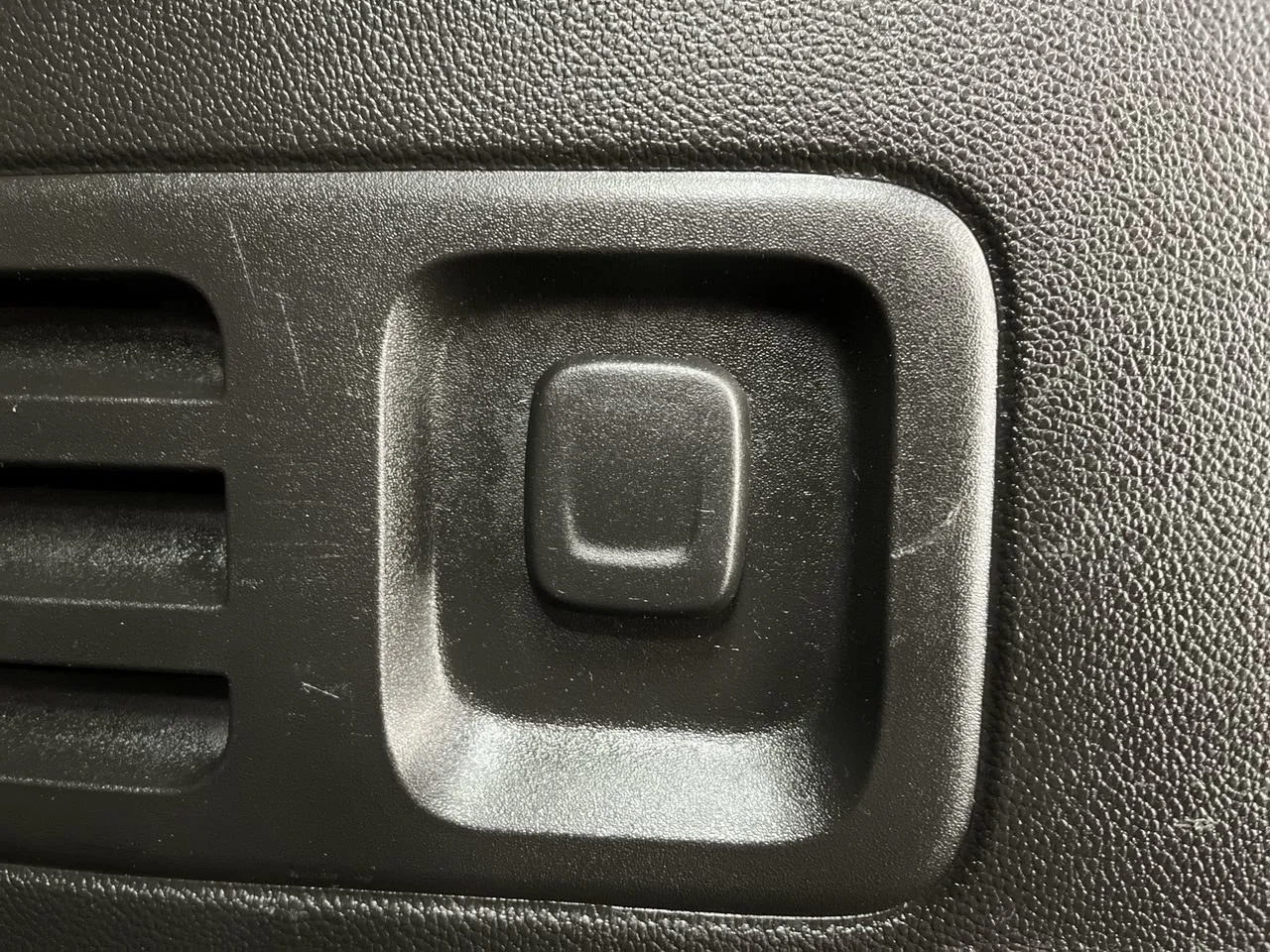 Used 2019 SUMMIT WHITE Chevrolet LT Cloth image 31