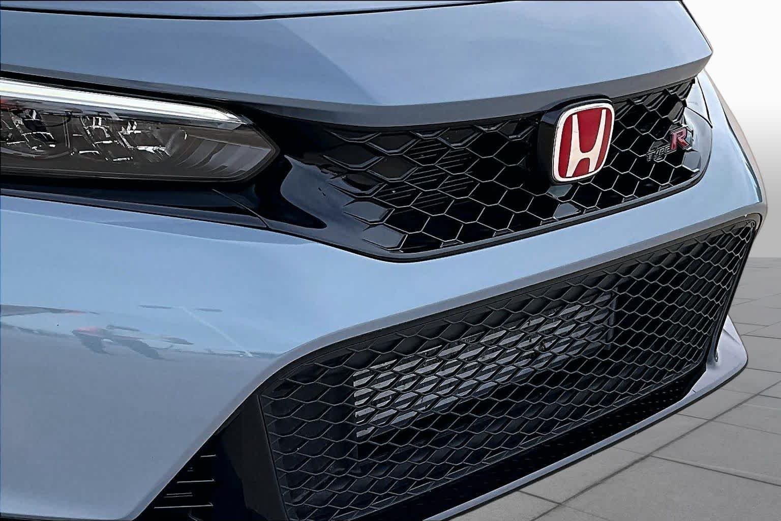 Certified Used 2025 Sonic Gray Pearl Honda Civic Type R image 28