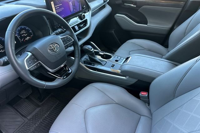 Used 2023 Silver Toyota Platinum image 12