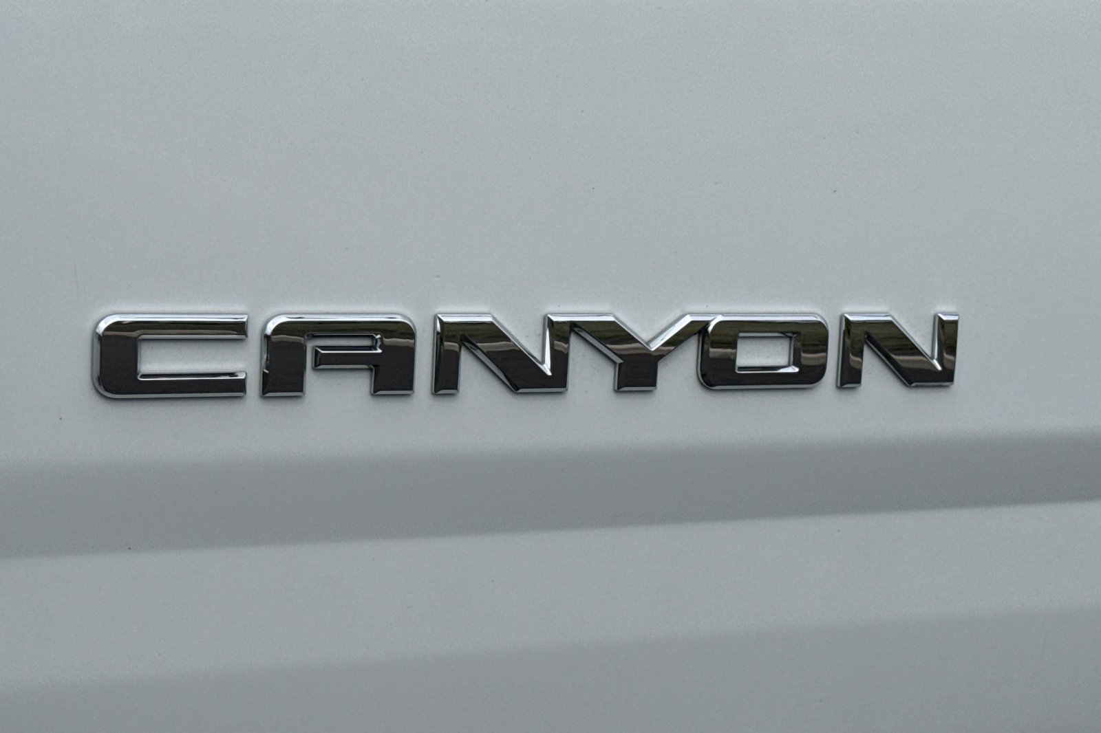 Used 2018 White GMC Denali image 29